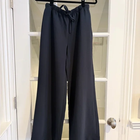 Aritzia Lodge Pant - Picture 2 of 3